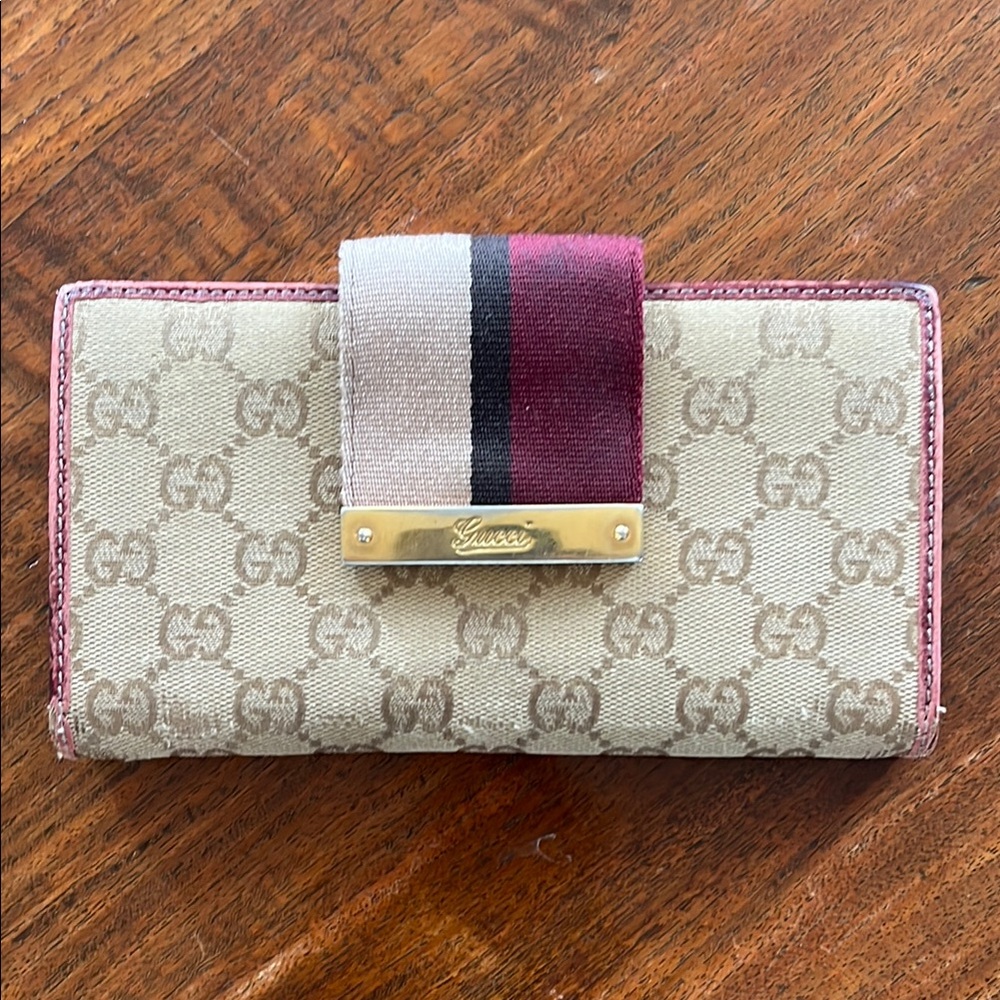 Vintage Gucci wallet